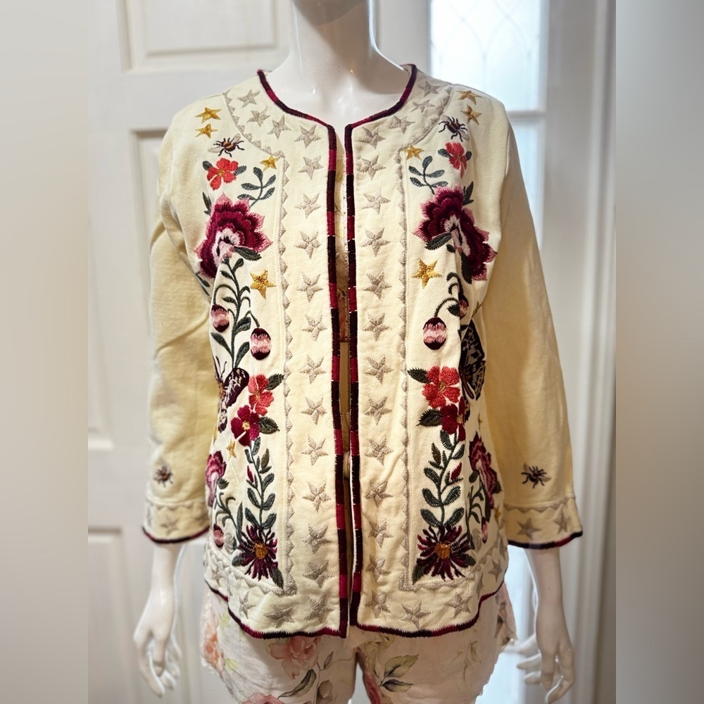 Johnny Was 100% Cotton Embroidered Floral Cream Jacket long Sleeves Size Small.